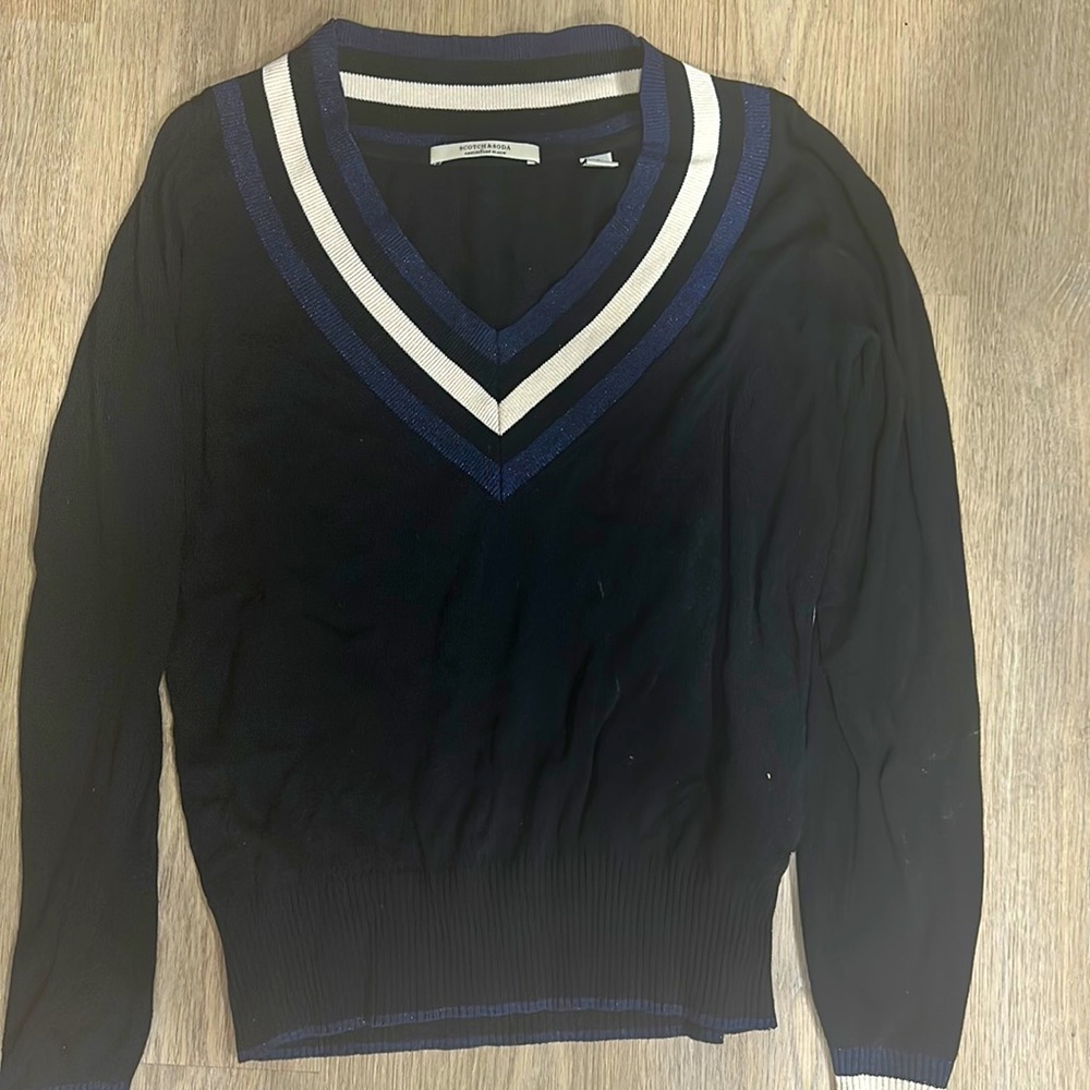Size L tight fit sweater